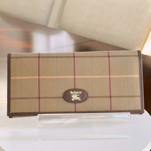 Burberrys Vintage Long Fold Wallet